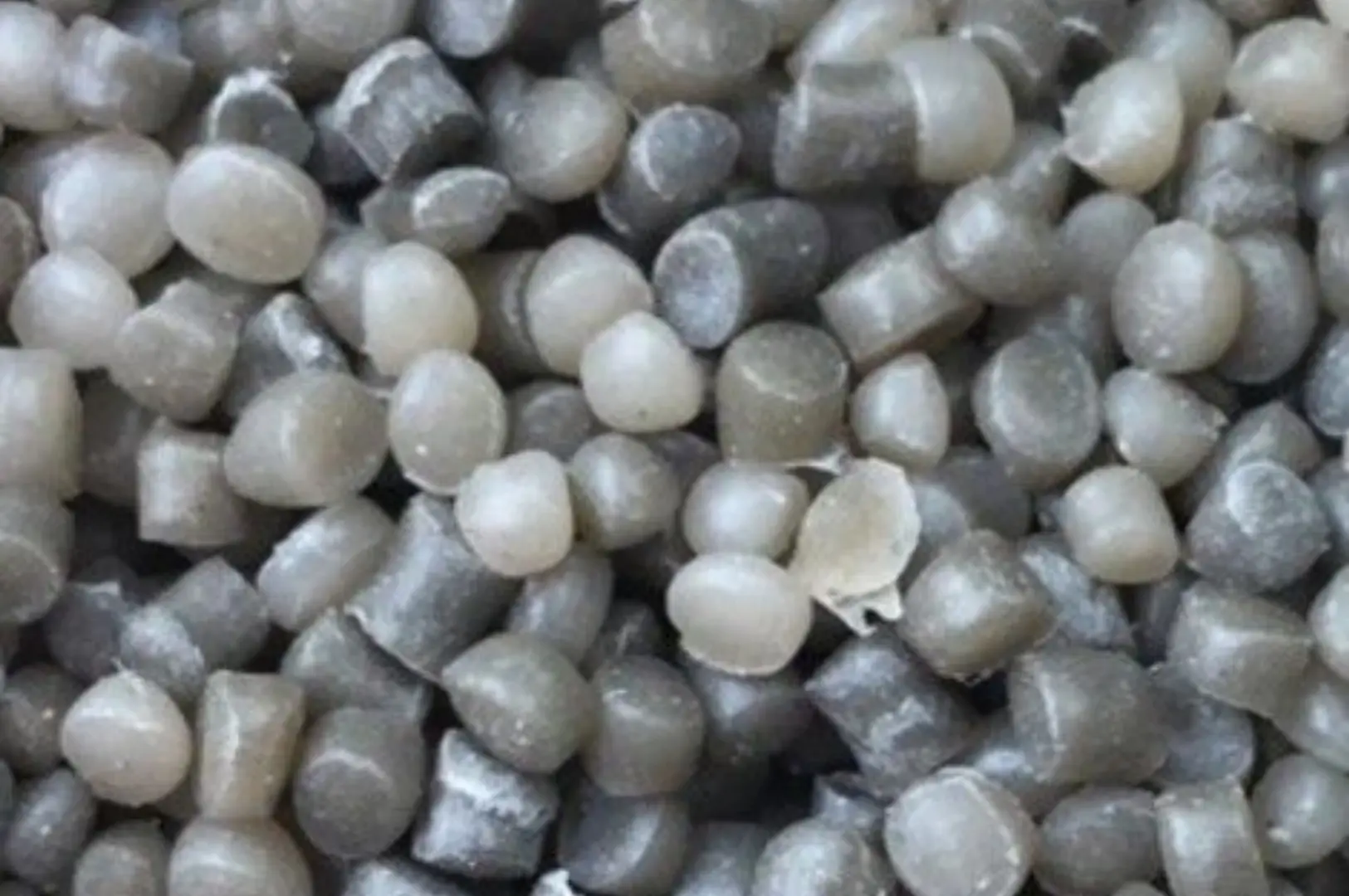 A close up of some grey and white beads